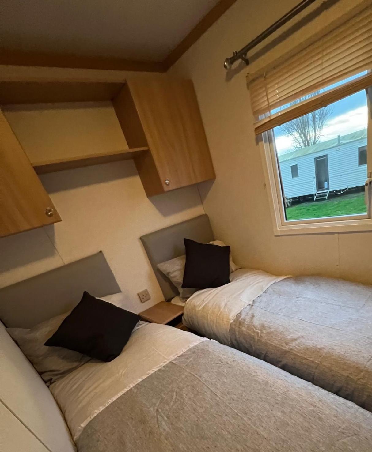 Coastal Caravan Holidays - Goldfinch 22 Уитернси Экстерьер фото